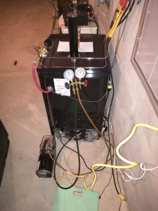 Pulling a vacuum for filter replacement